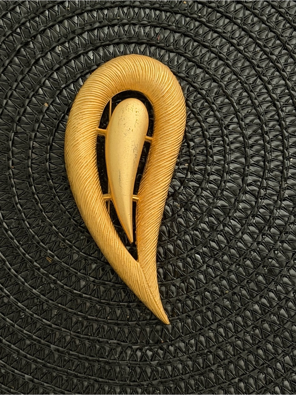 Gold Teardrop Vintage-Style Brooch